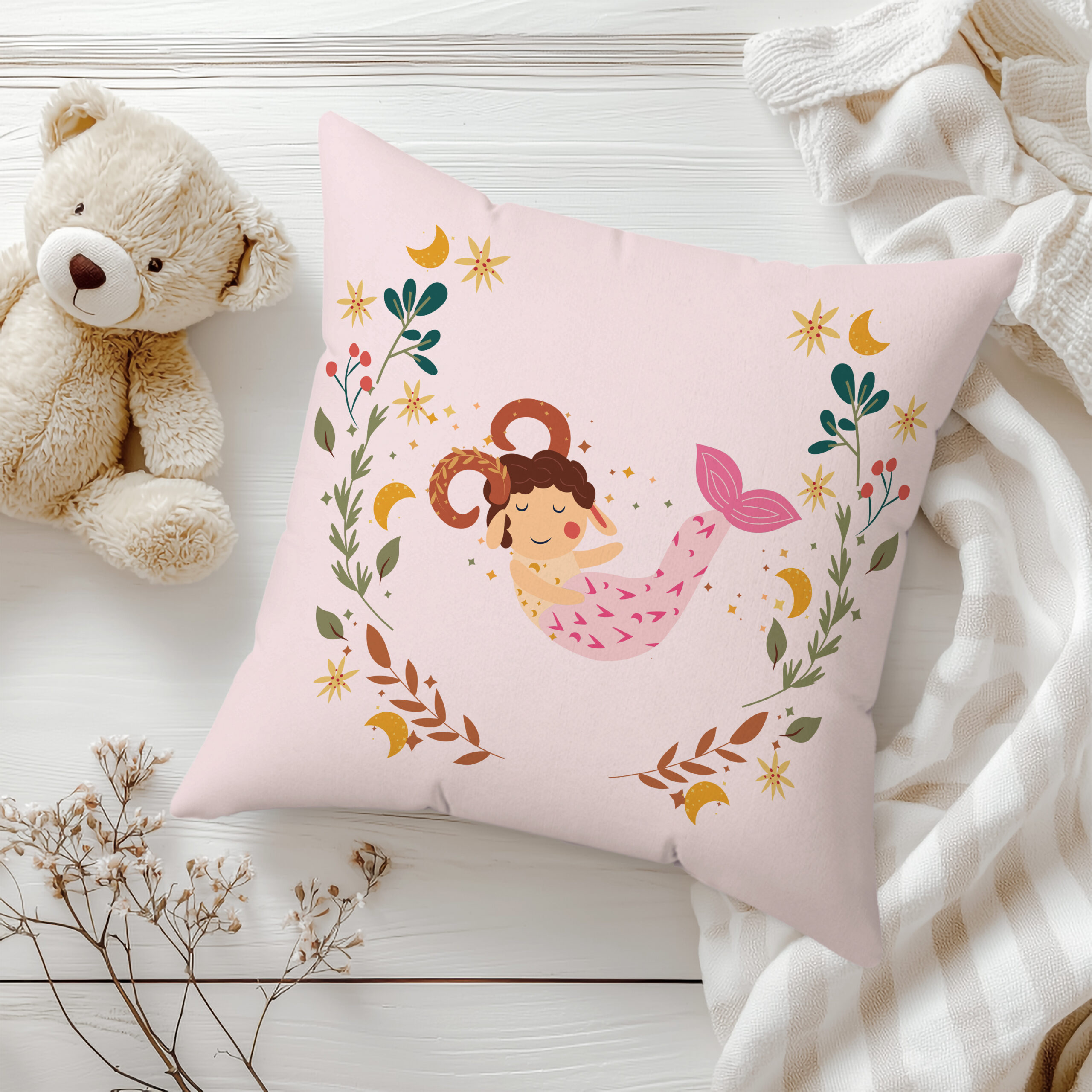 ДЕКОРАТИВНА ВЪЗГЛАВНИЦА - ЗОДИЯ КОЗИРОГ - МОМИЧЕ